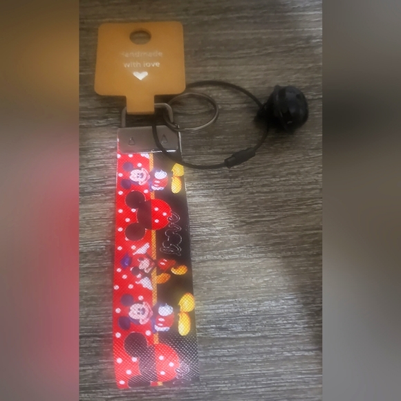 Mickey Mouse Key Fob 🎉2/$30🎉 - Picture 4 of 8
